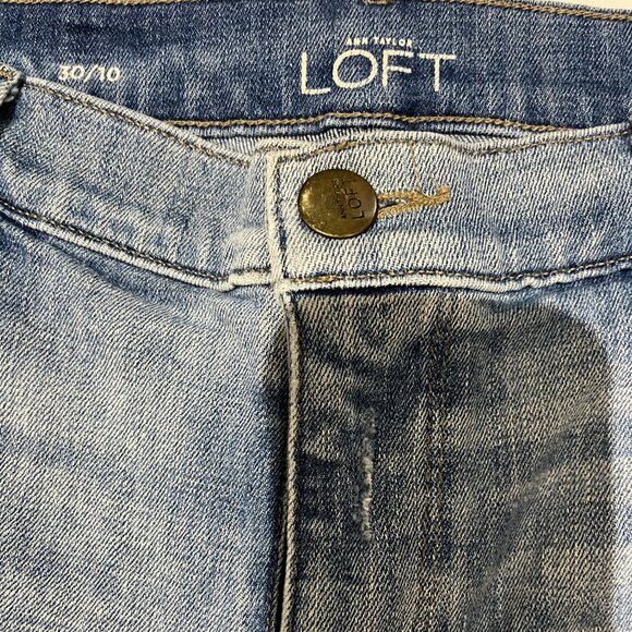 Loft Women’s Distressed Jean Shorts – Waist 34 Blue Denim Casual Summer Style - Picture 4 of 4